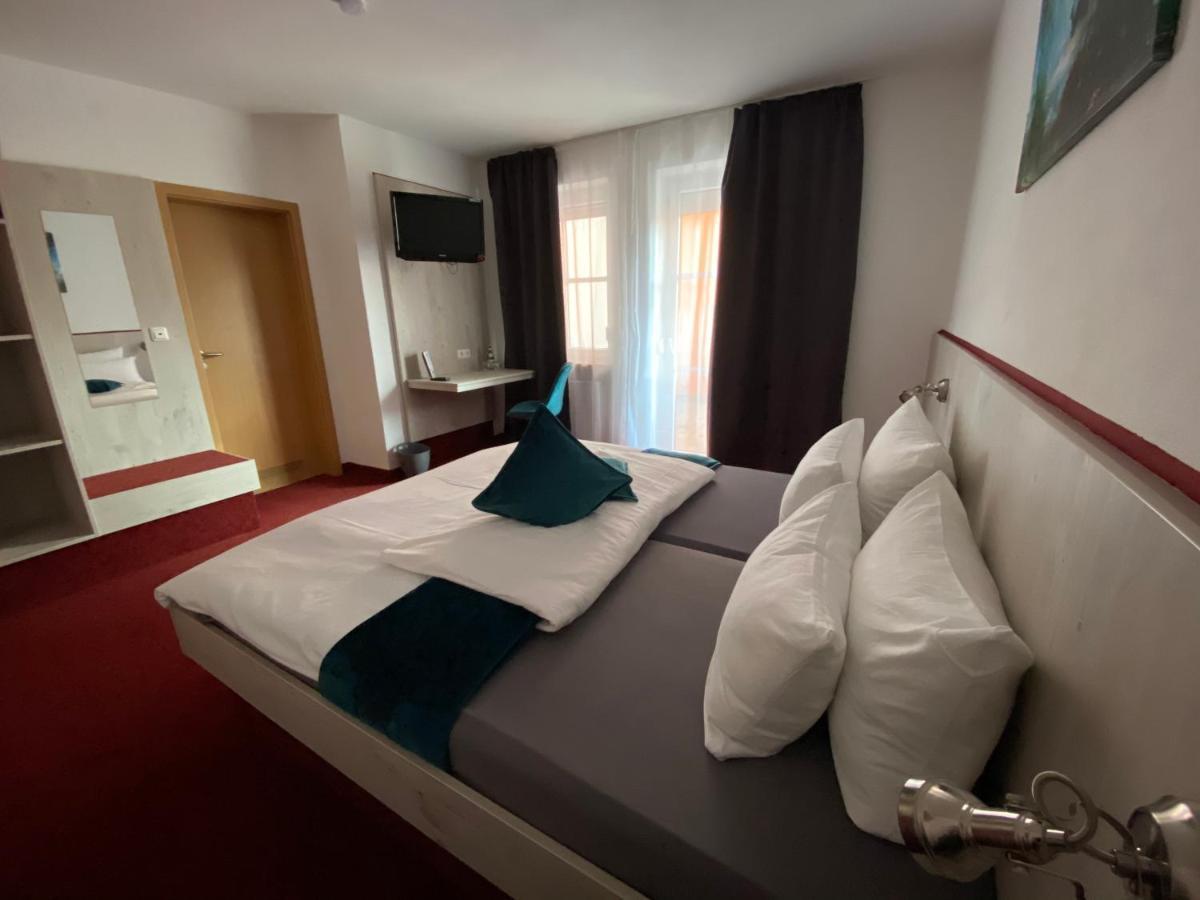 Hotel Wilder Mann Фойхтванген Экстерьер фото