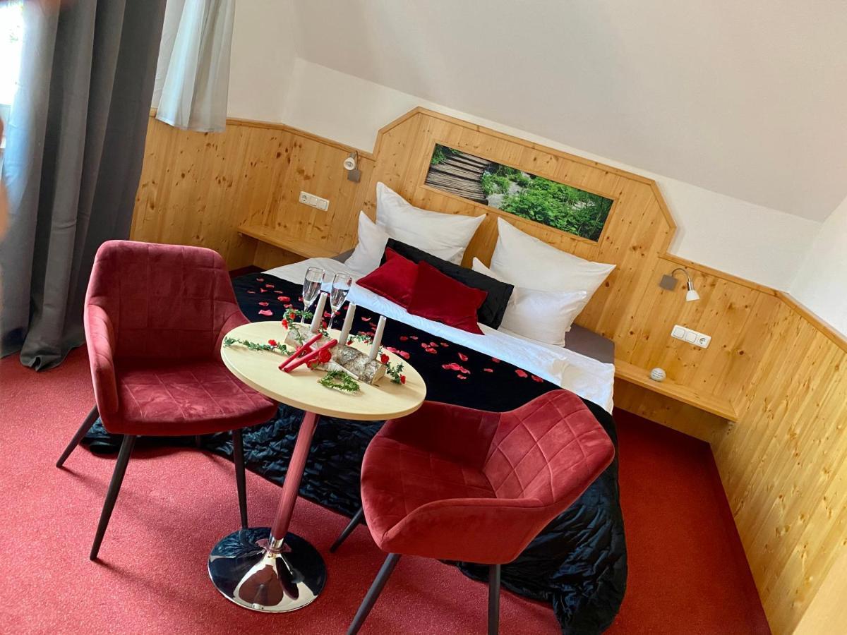Hotel Wilder Mann Фойхтванген Экстерьер фото