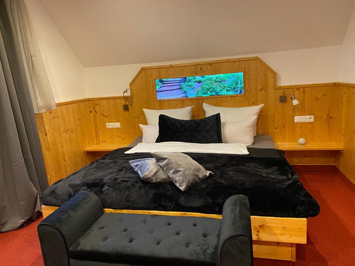 Hotel Wilder Mann Фойхтванген Экстерьер фото