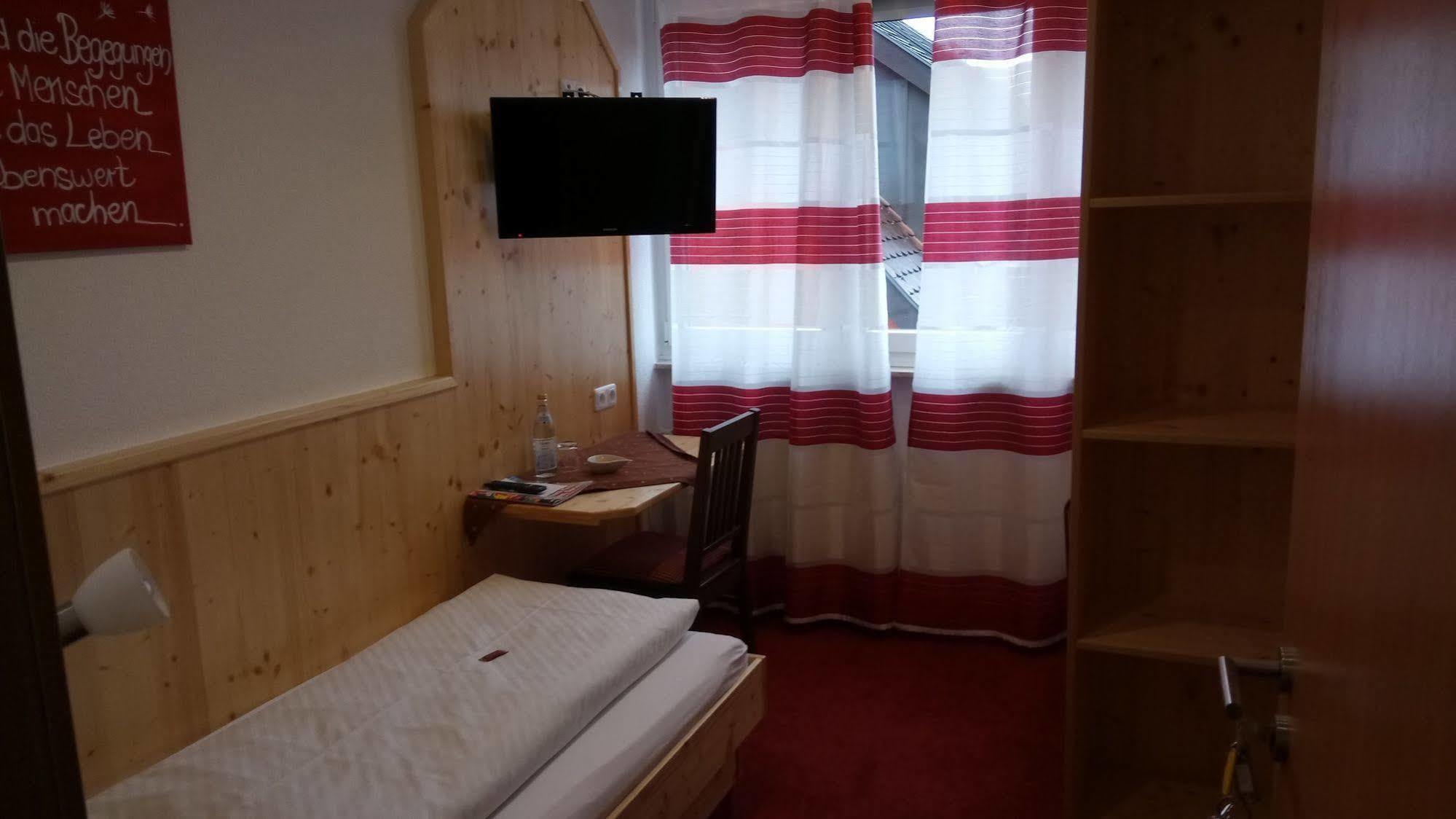 Hotel Wilder Mann Фойхтванген Экстерьер фото