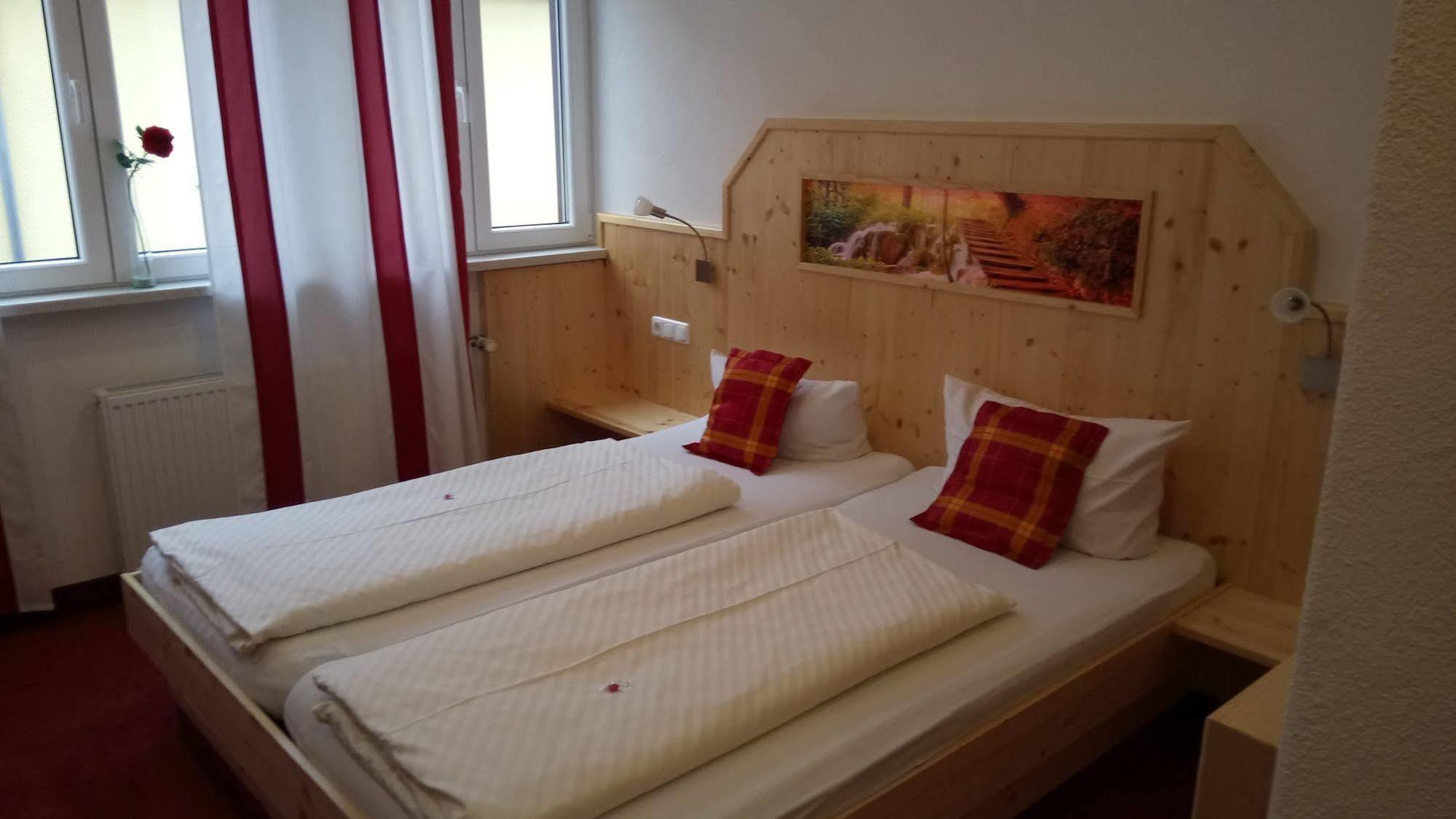 Hotel Wilder Mann Фойхтванген Экстерьер фото